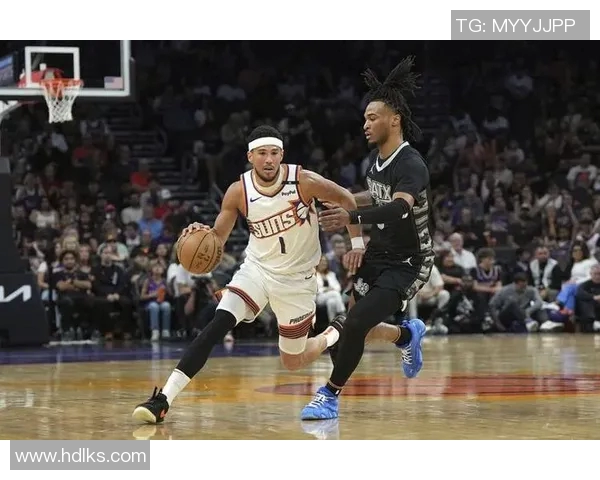 雷霆队与太阳队对决布克能否引领球队逆袭胜利