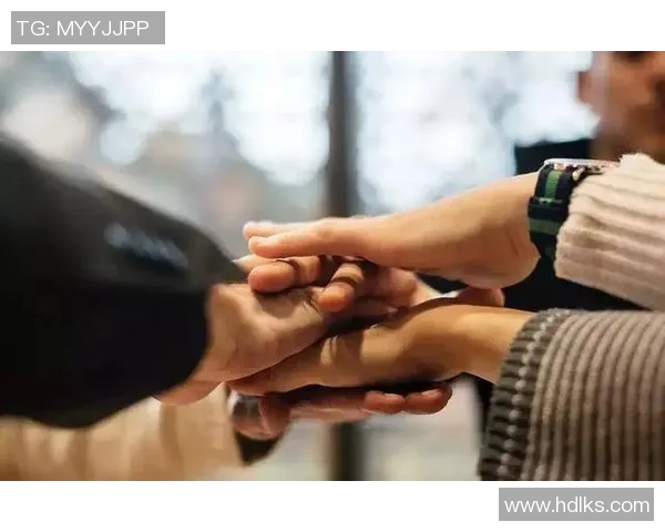 莱万领衔球队新征程展现超凡实力与团队默契的完美结合 莱万领衔球队新征程展现超凡实力与团队默契的完美结合