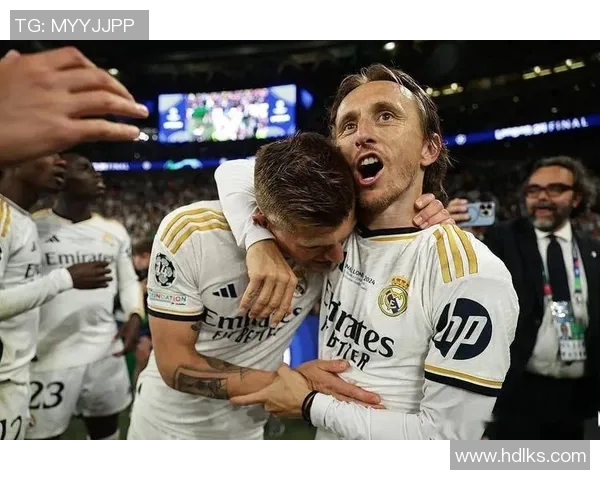 皇马与罗马传奇赛重温经典对决球迷共庆足球盛宴 皇马与罗马传奇赛重温经典对决球迷共庆足球盛宴