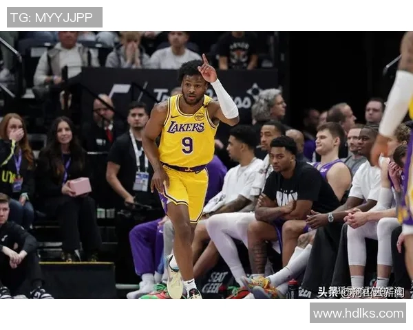 篮球明星港译：探索篮球巨星背后的故事与文化交融之旅